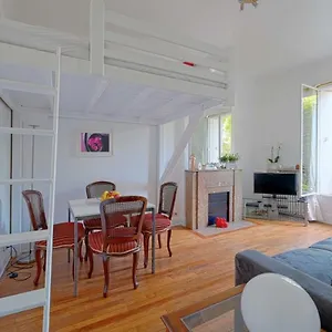 Charming Bright Studio In Luxurious 16th Paris